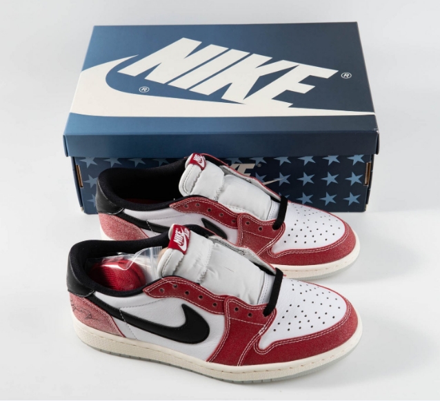 AIR JORDAN 1 LOW Trophy Room